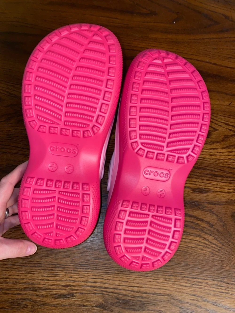 CROCS Classic Clog Mule in Light Pink with Hot Pink Sole - Picture 9 of 10